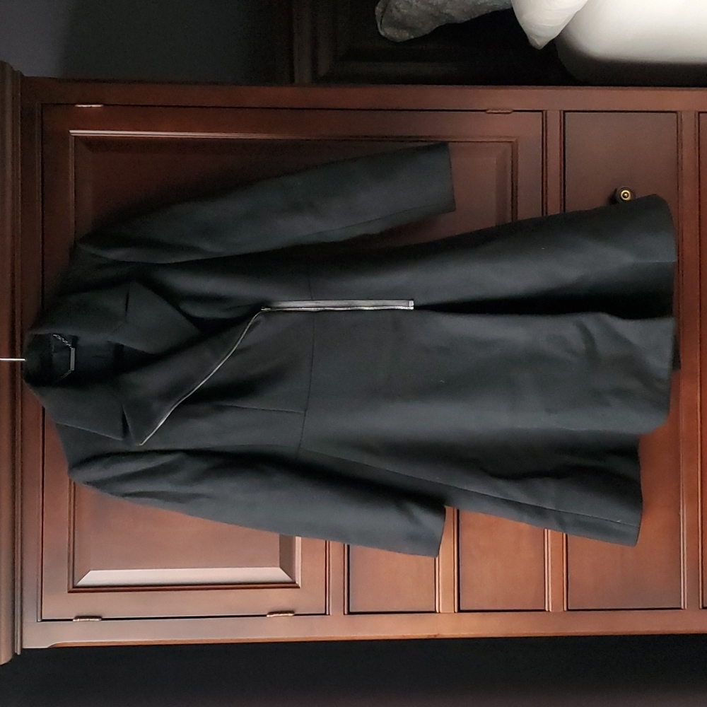 Eli Tahari, Size Small, Black coat, Shell 70% Wool 30% Polyamide, worn once.